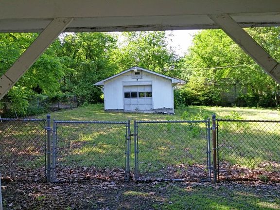 4th image of 3702 Peterson Ave