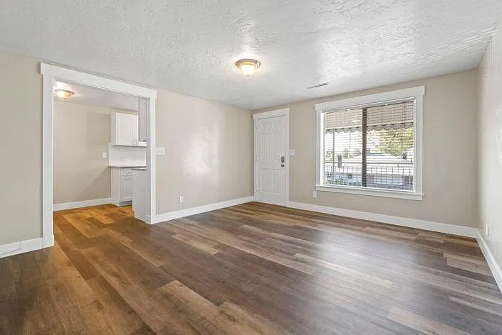 455 N 400 W #44 — Photo 3