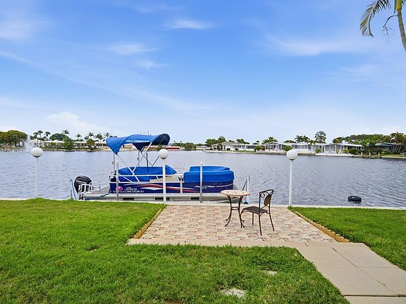 3rd image of 5555 Lakeshore Drive