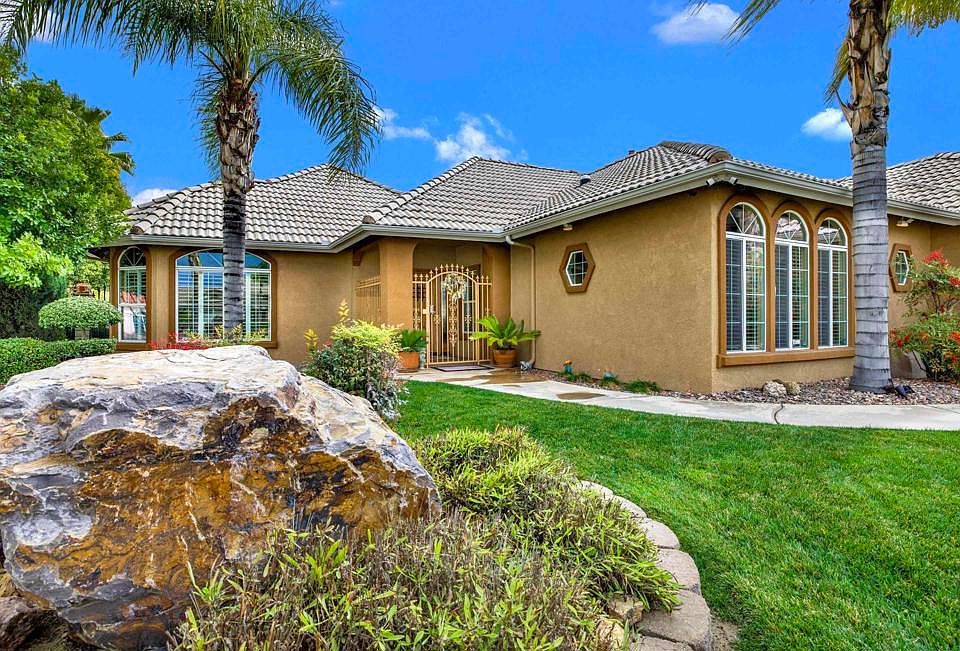 1st image of 27270 Stonehenge Cir