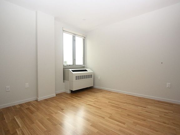2nd image of 482 Franklin Ave APT 3M