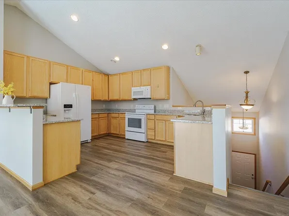 7813 Elm Grove Ave, New Hope, MN 55428