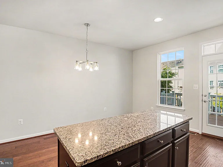 1643 Dorothy Ln — Photo 7