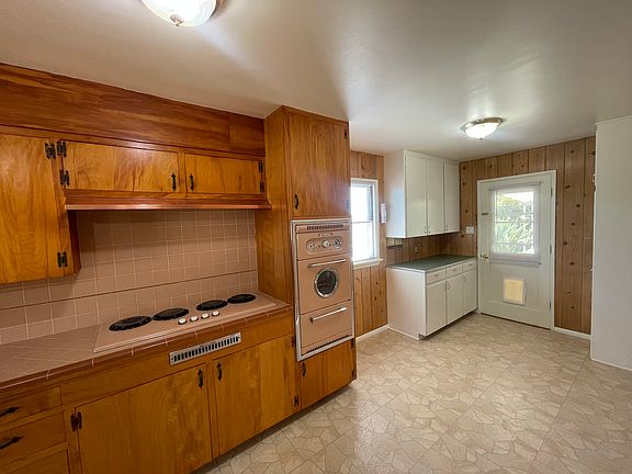 4th image of 381 Sierra Dr