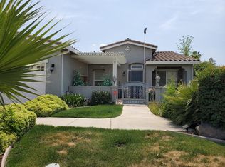 1764 Golden Way, Dinuba, CA 93618