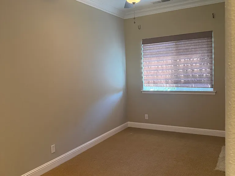 2142 Prestwick Dr — Photo 23