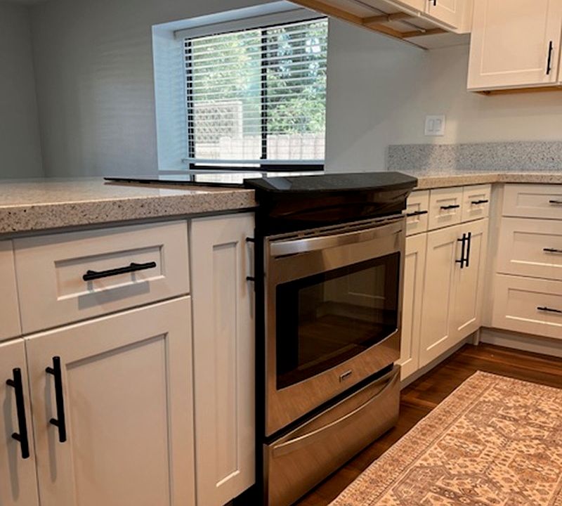 Kitchen, electric stove