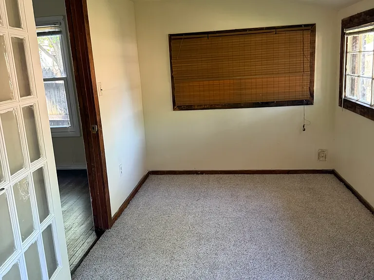 1411 1/2 S Florence Pl — Photo 3