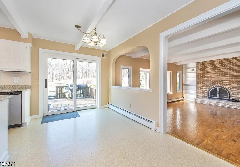 32 Schoolhouse Ln — Photo 11