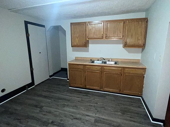 4th image of 215 Pindar St
