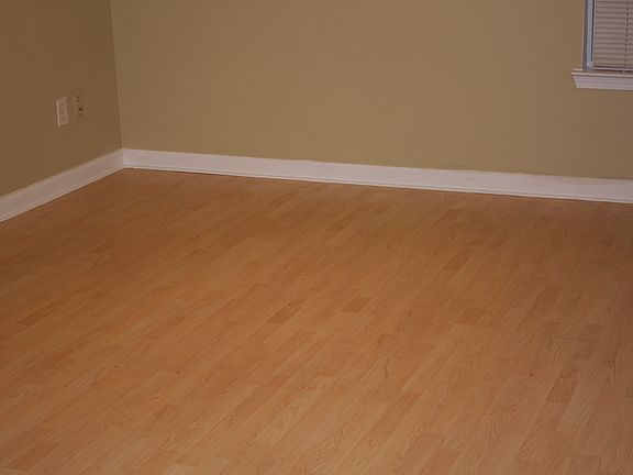 all floors wood or tile