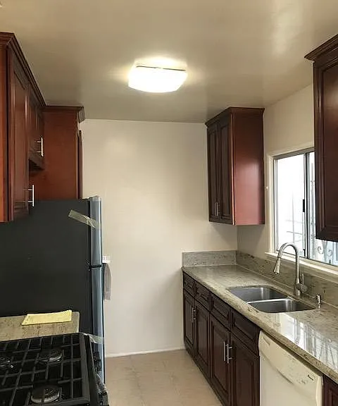 3914 Ingraham St #3 — Photo 1