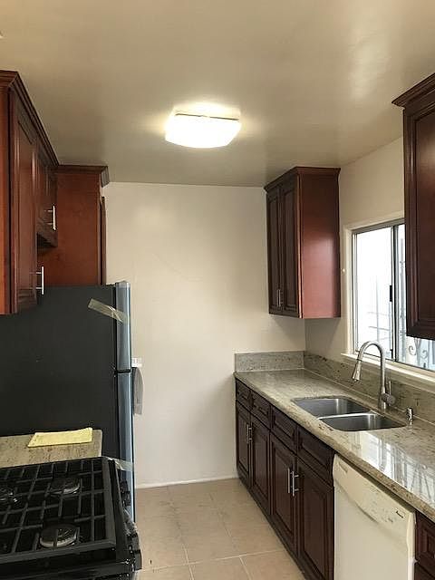 1st image of 3914 Ingraham St #3