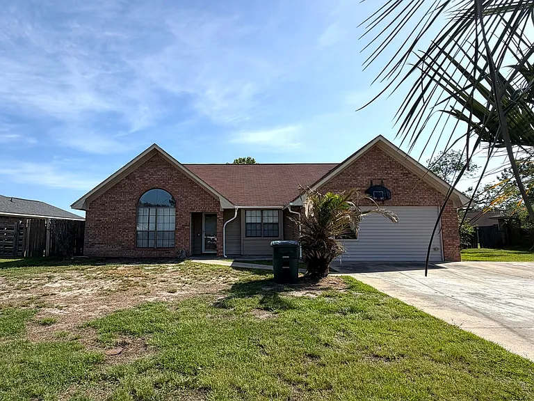 911 Black Willow Dr — Photo 1