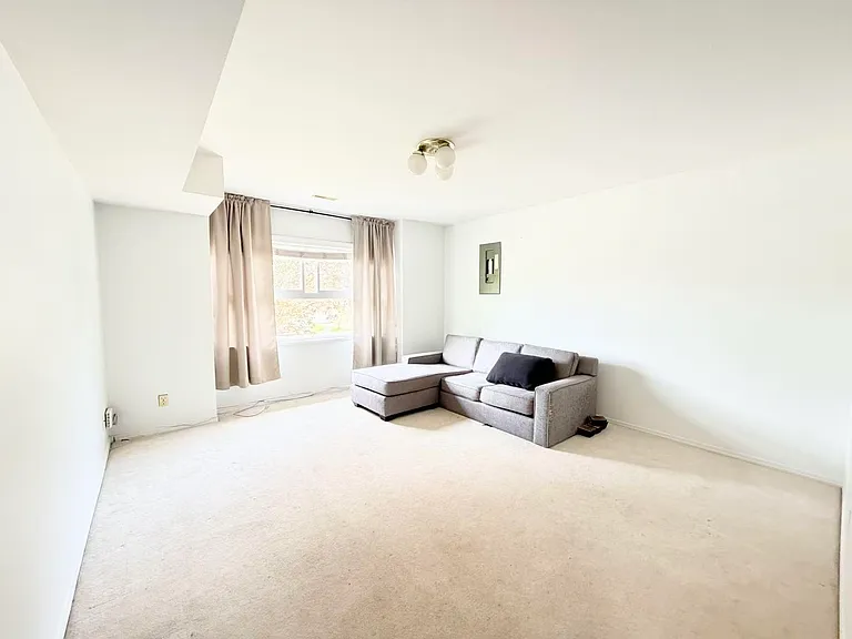 82XX 167a St #UPPER LEVEL — Photo 13