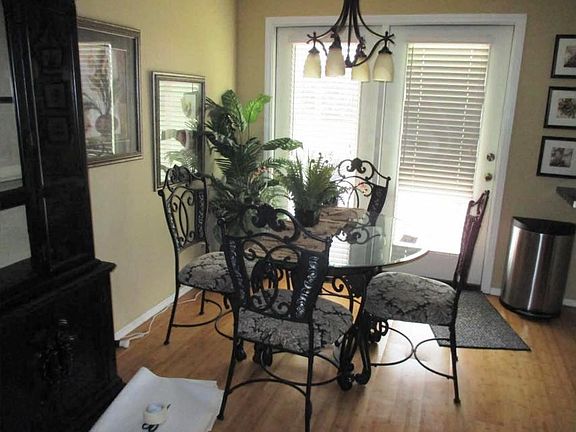 3rd image of 206 Klondike Dr