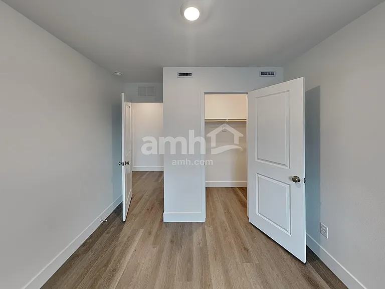 5879 Vaes Dothrak St — Photo 11