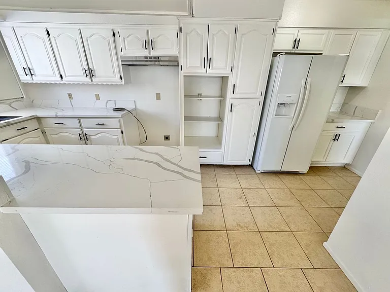 2913 Colanthe Ave — Photo 7