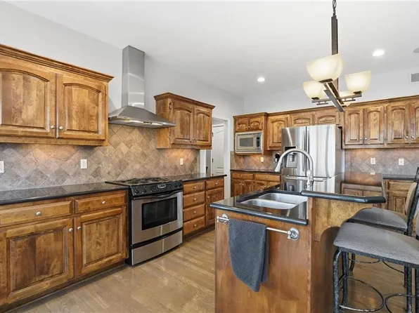 15708 Linden St, Overland Park, KS 66224