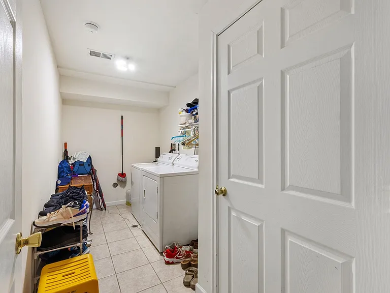 120 Garabrant St #1 — Photo 16
