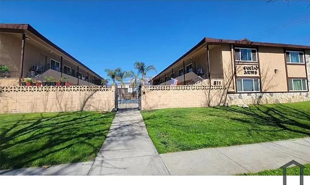 4 bed, 1600 sqft, $3,300 — Photo 2