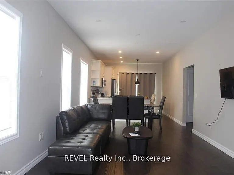 438 McAlpine Ave N — Photo 3