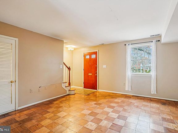 4th image of 880 Azalea Dr #22