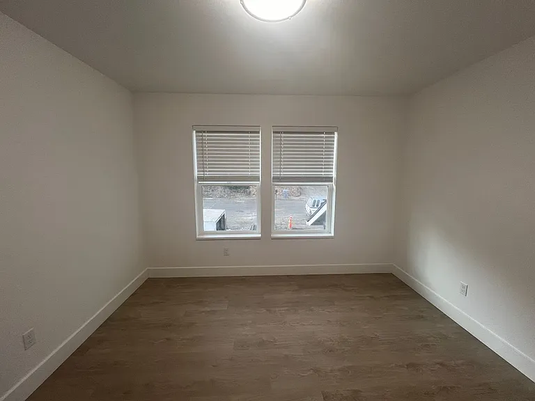 2509 Jordan St — Photo 9