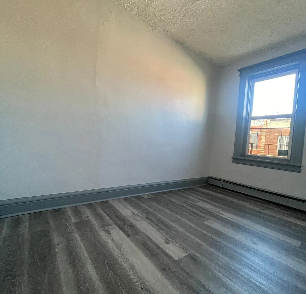 3 bed, 1000 sqft, $2,200 — Photo 4