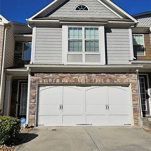 5747 Radford Loop — Photo 2
