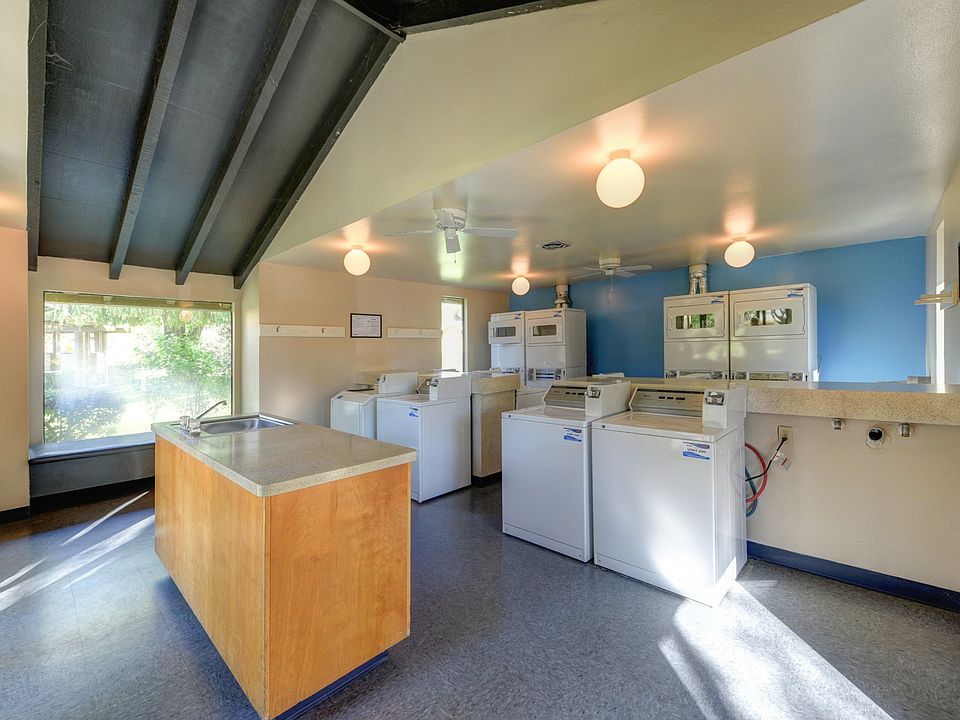 1st image of 920 Cranbrook Ct APT 039