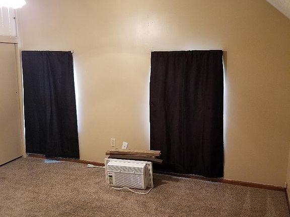 Bedroom (12'6" x 11'3")