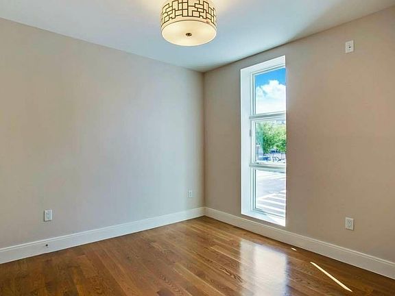 4th image of 259 Evergreen Ave #Ab1