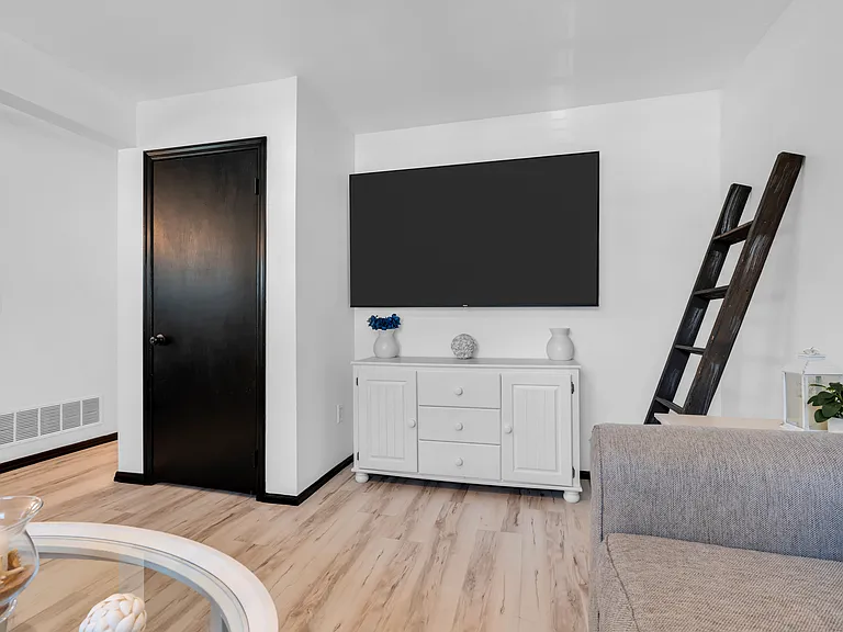 1264 Maplewood Rd #A — Photo 4