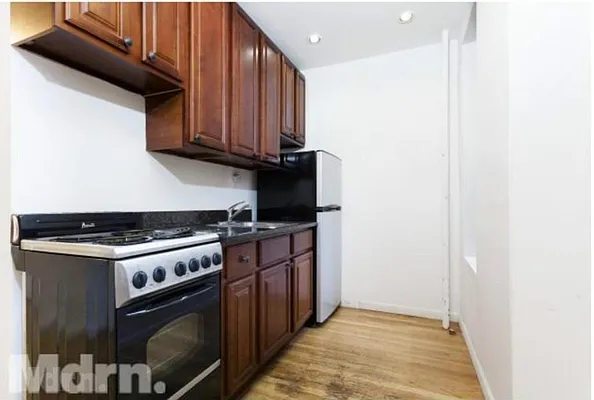 Rented by Mdrn Residential | media 12