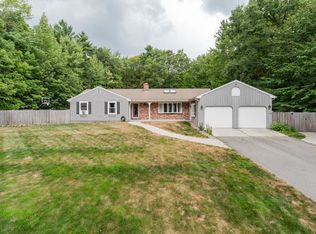 11 Brookside Dr, Falmouth, ME 04105