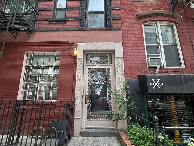207 E 5th St #2 — Photo 10