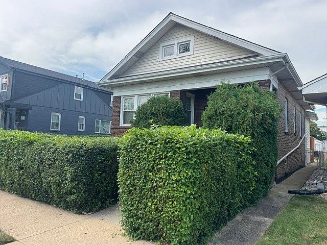 1st image of 2726 Clarence Ave