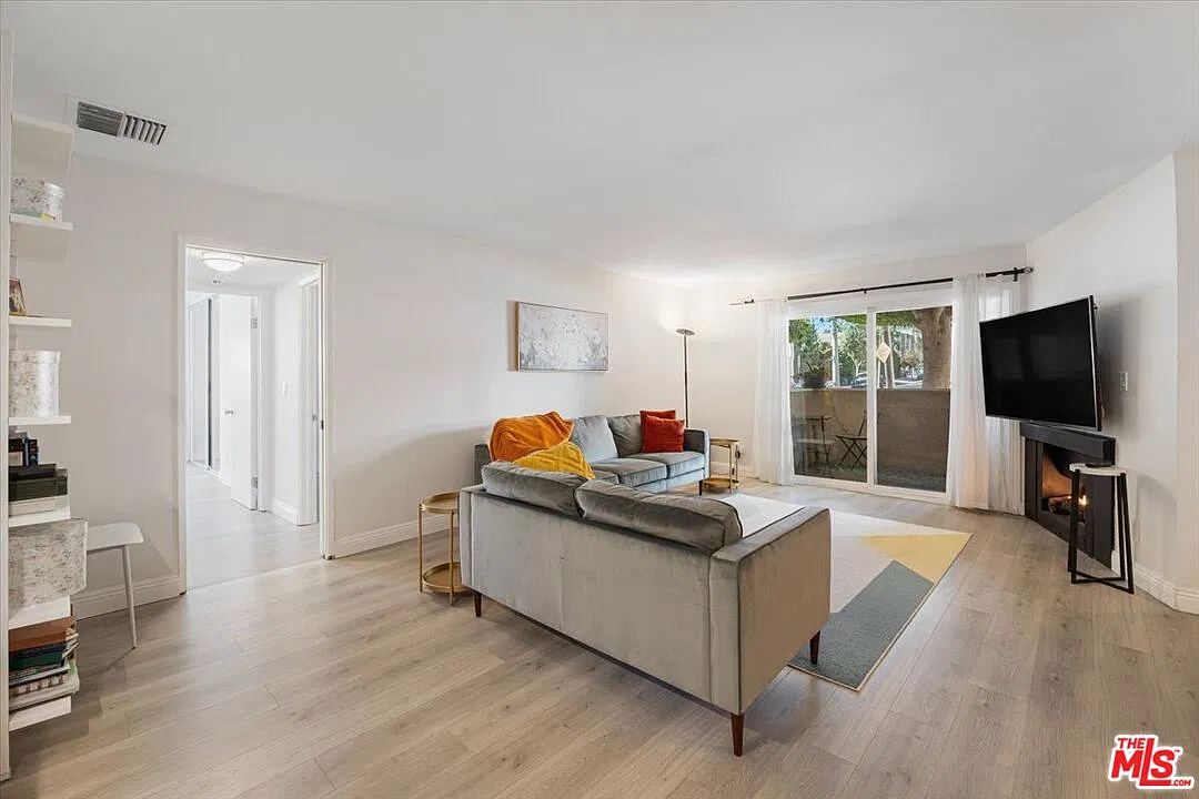 2 bed, 2.0 bath, 1135 sqft, $3,500 — Photo 3