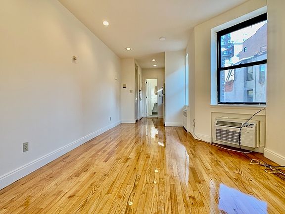 5th image of 19 Jones St APT 18
