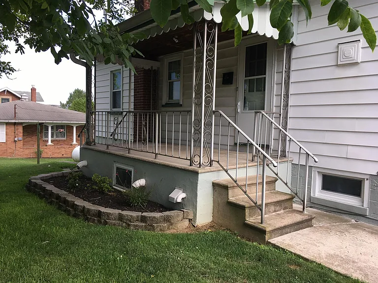 560 Seip Ave — Photo 2