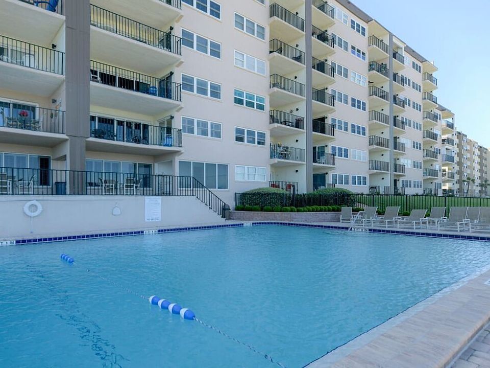 1st image of 3350 S Fletcher Ave #4N