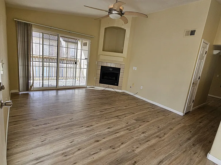 1435 S Galena Way #203 — Photo 4