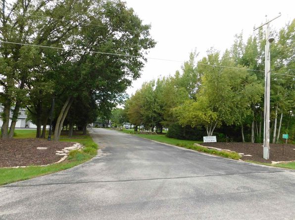 5283 Sunset Bluff Dr, Green Bay, WI 54311