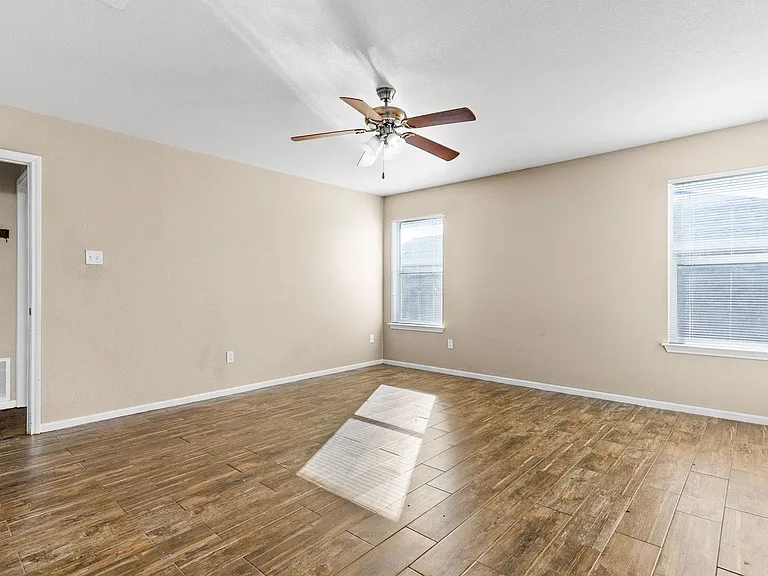 3408 Logsdon St — Photo 13