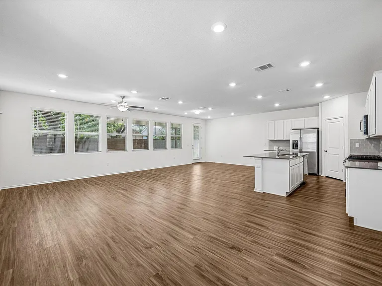 10303 Buster Dr — Photo 5