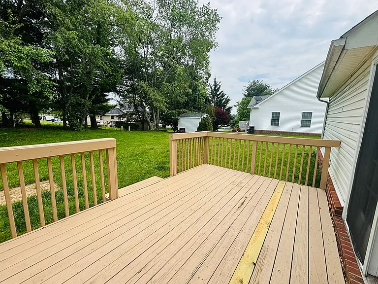 255 Windsor Dr — Photo 9