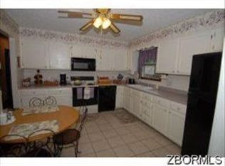 430 King Arthur Dr, Zanesville, OH 43701