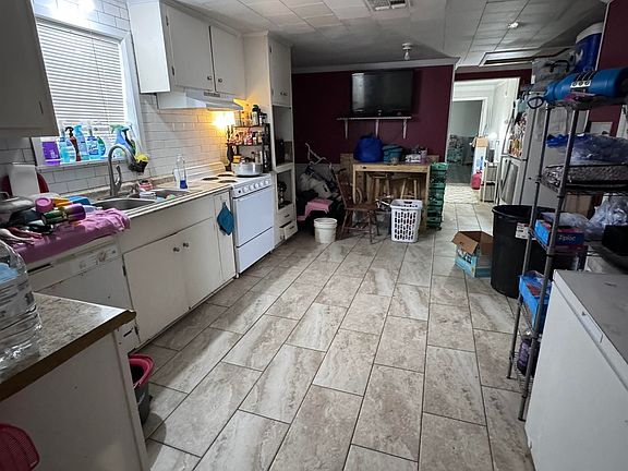 4th image of 210 Coreze St