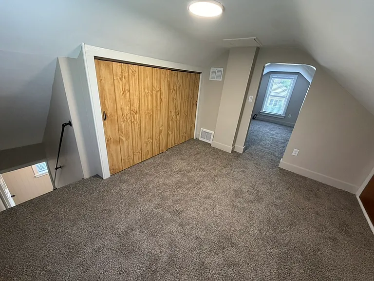 435 Gold St — Photo 10